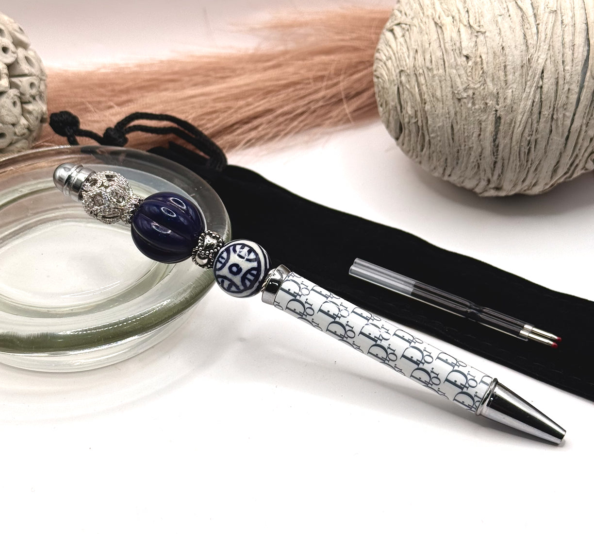 ZP) Blue & White D Pen