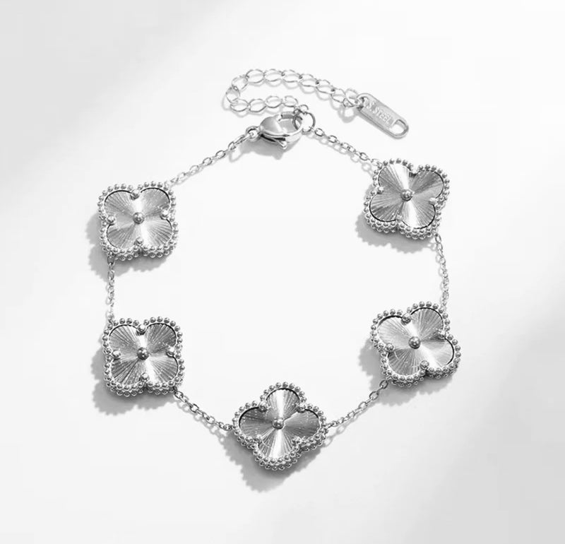 MT) Classic Clover Bracelets
