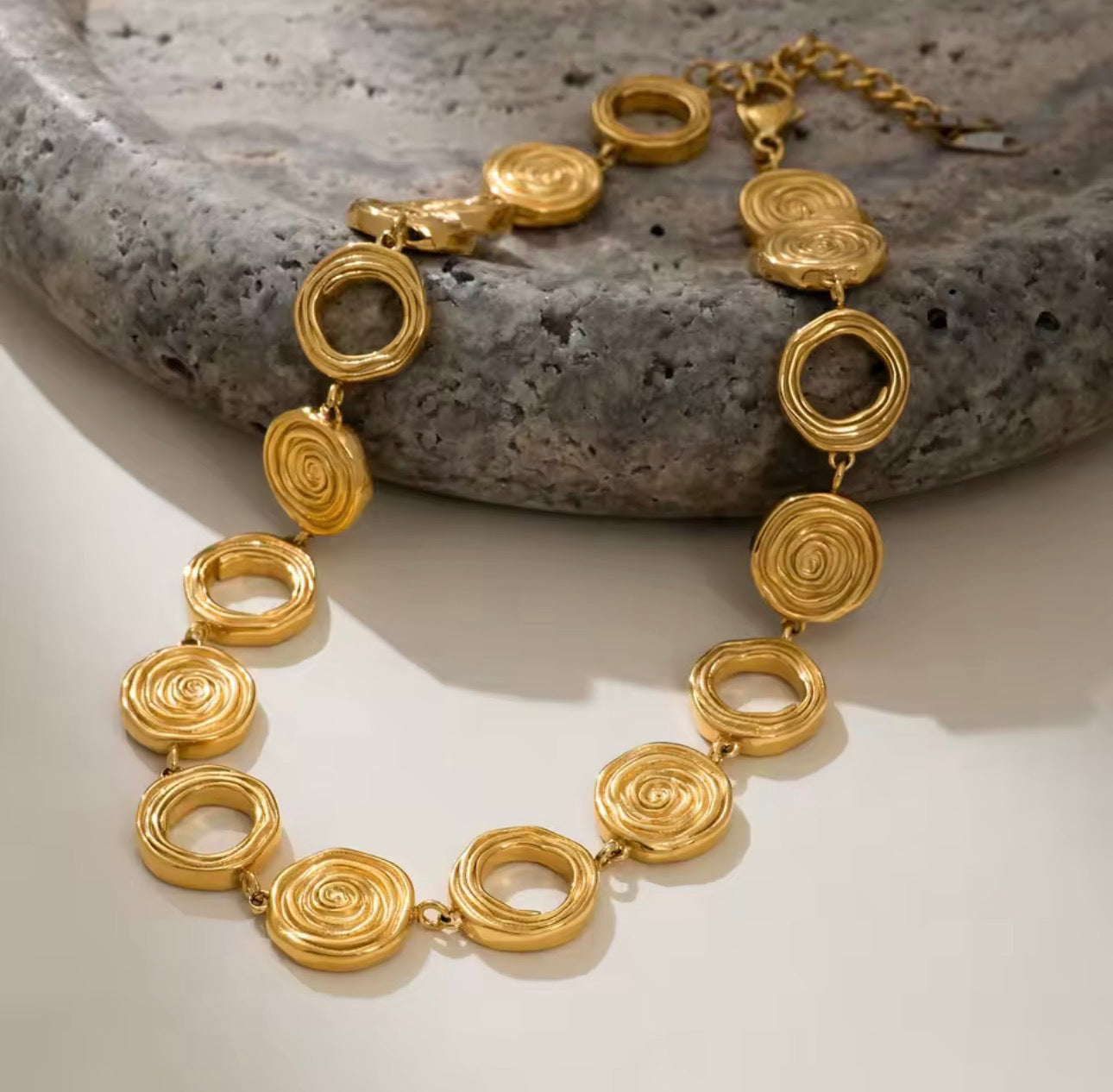 CH) Statement Spiral Necklace