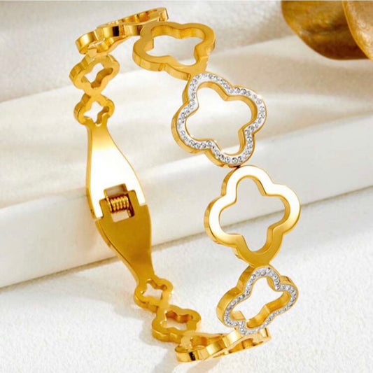 MT) Clover Bangle